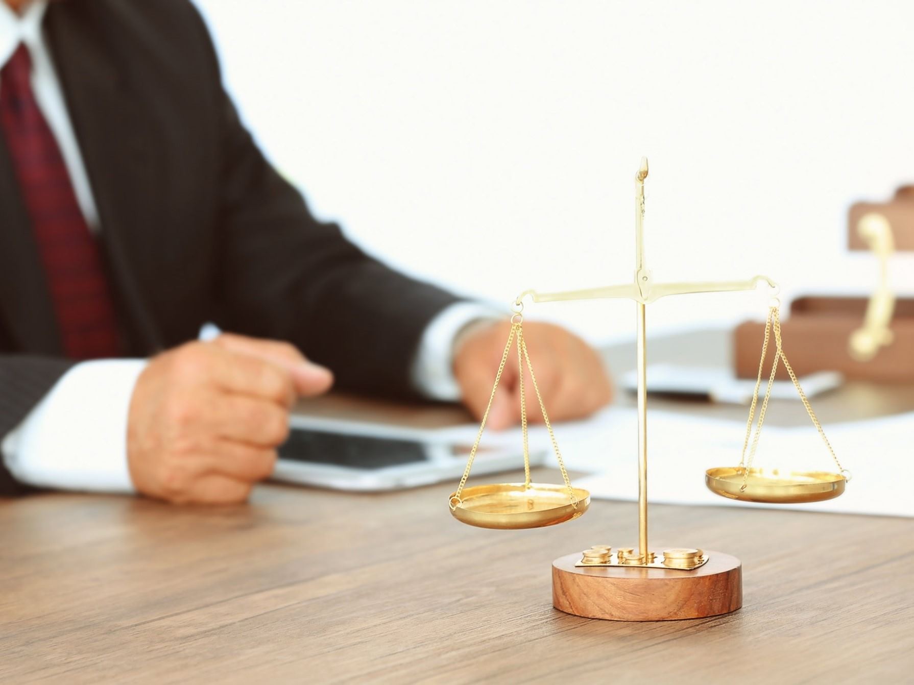 Solución de  problemas legales de manera rápida y eficiente